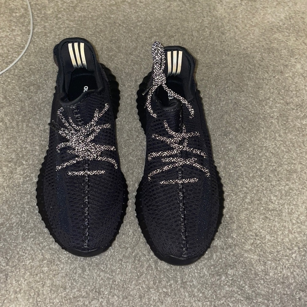 Yeezy 350 v2 black (non-reflective) size 10